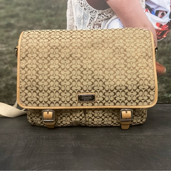 Coach Messenger Bag 2010 
⭐️ Gorgeous Condition ⭐️ - Picture 1 of 16